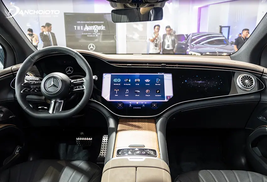 Cabin tràn ngập công nghệ của Mercedes-Benz EQS 2024