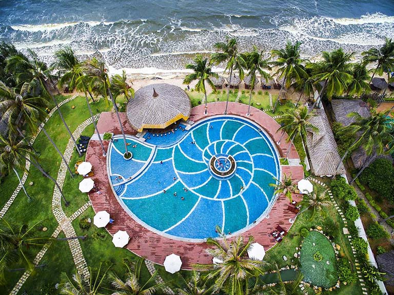 5 khách sạn có hồ bơi đẹp ở Mũi Né, Phan Thiết