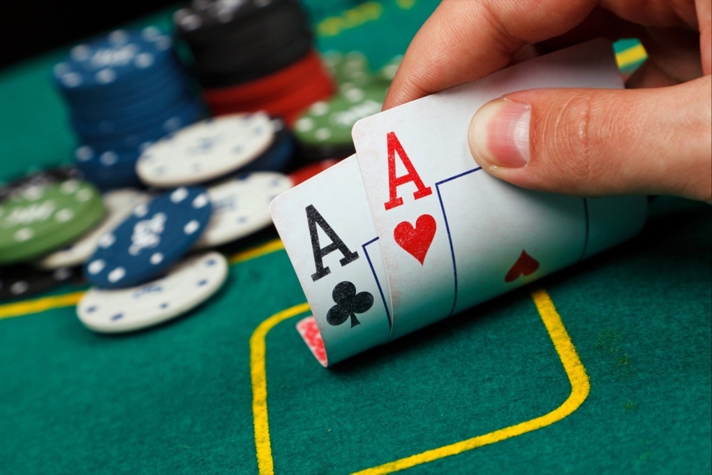 Hướng Dẫn Cách Chơi Bài Poker Chi Tiết Từ A-Z