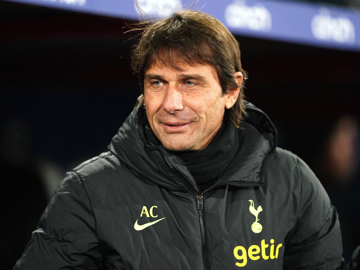 Tiểu sử của Antonio Conte và thành tựu sự nghiệp.