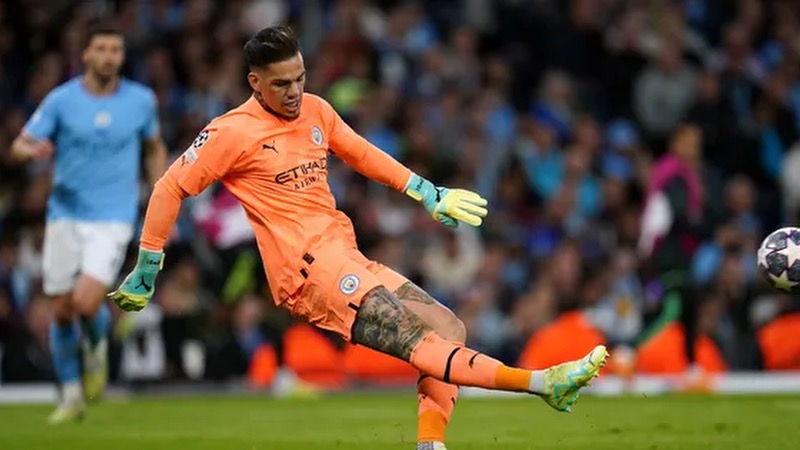 Thủ môn Ederson là một trong những thủ thành chơi chân tốt nhất